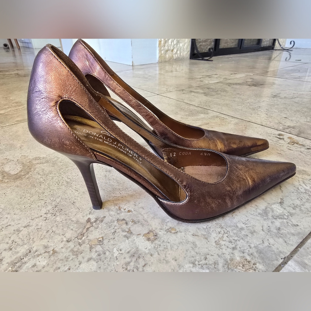 Donald J. Pliner Couture Bronze Pointed Toe Heels Vintage Size 6.5